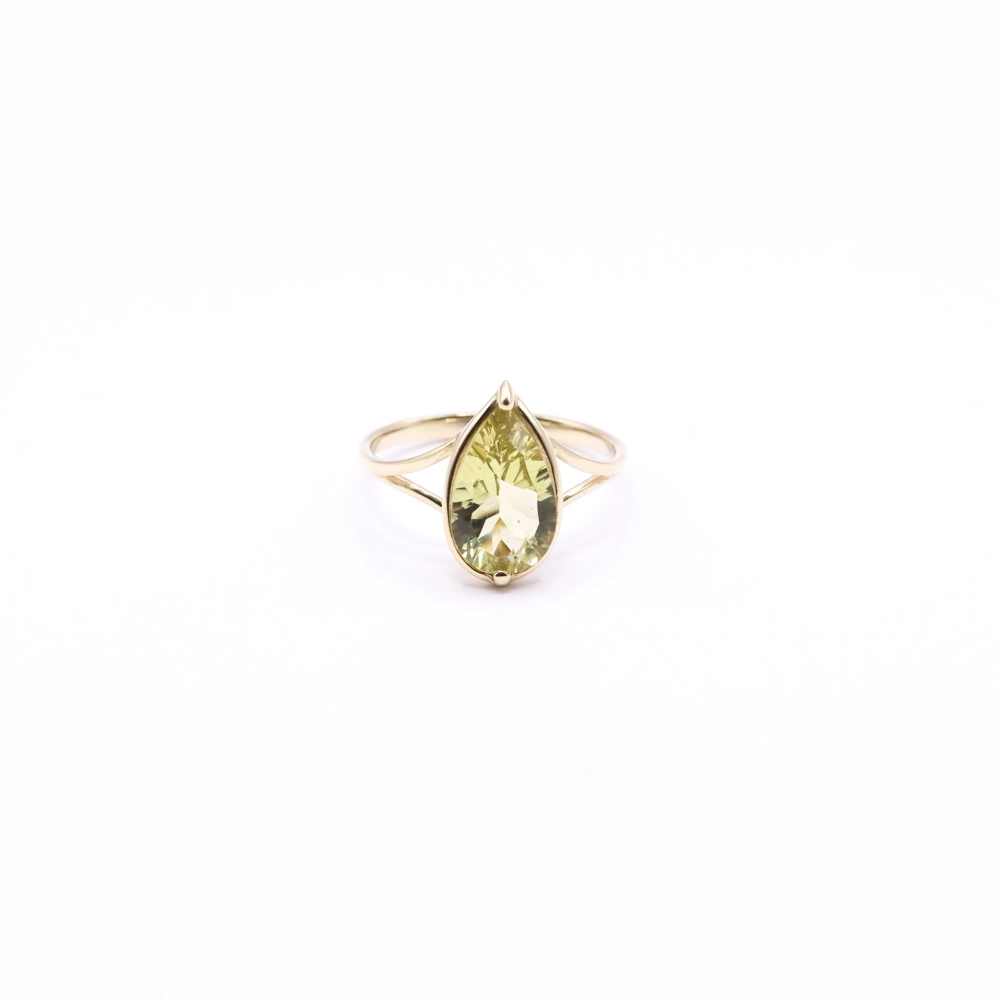 Golden Quartz Ring - Warm Light